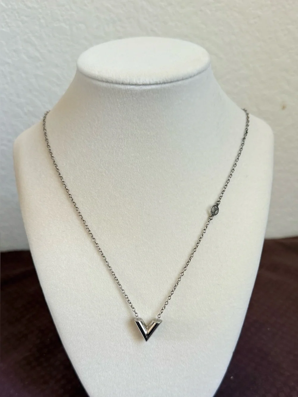 Authentic Louis Vuitton Necklace-Signature V -Shaped Silver Pendant Necklace